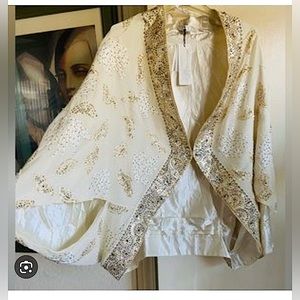 NWT Sue Wong EatPrayLove White Satin Beaded Sequin Jacket Cape S